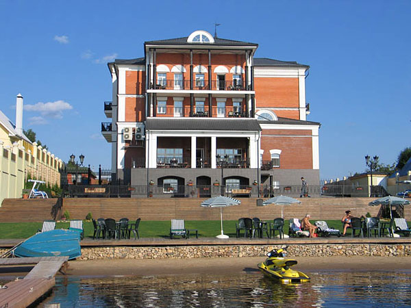 Дафна, отель