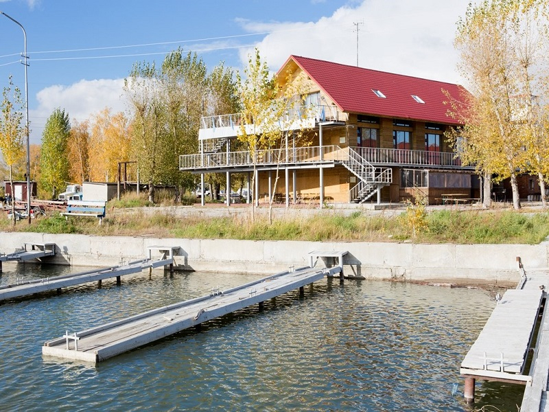 Маяк, яхт-клуб